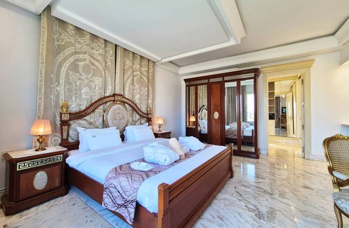 Les Berges Du Lac II House | L'Orchidée - Luxury Suites
