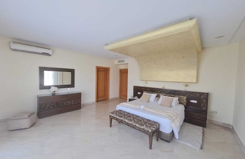 Les Berges Du Lac II House | Villa Tunisienne