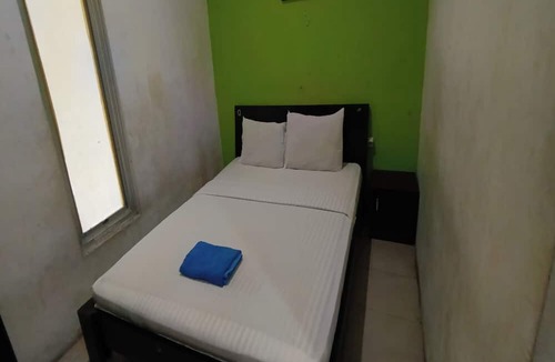 Mendawai Hotel | Hotel O Azwa Gh Katingan Near Lapangan Sepak Bola Pegatan Hilir
