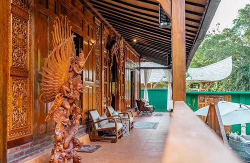Celuk Bed & Breakfast | Rose luxury tropical eden forest view