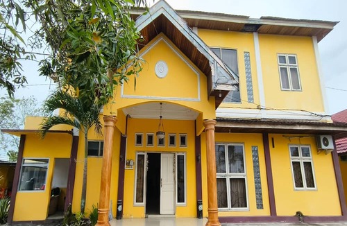 Sei Pinang Hotel | Hotel O Wisma Flamboyan NearTaman Makam Pahlawan
