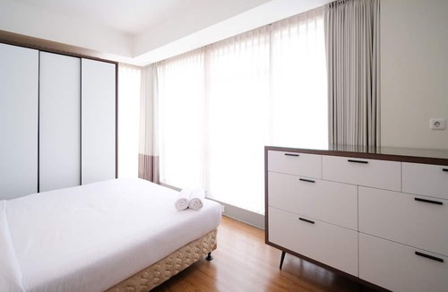 Surabaya Apartment | Homey 3Br With Private Lift At Grand Sungkono Lagoon Apartment