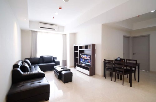 Surabaya Apartment | Homey 3Br With Private Lift At Grand Sungkono Lagoon Apartment