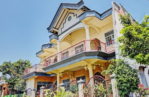 Gresik Hotel | OYO 93108 Homestay H Syarif Syariah – RA Kartini