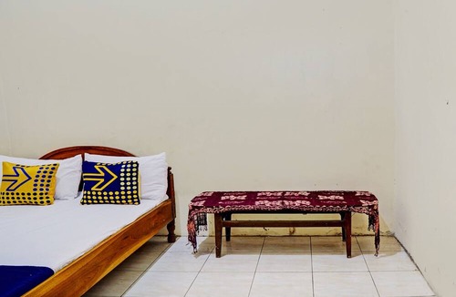 Gresik Hotel | OYO 93108 Homestay H Syarif Syariah – RA Kartini