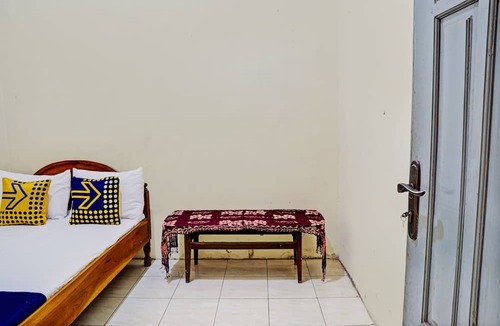 Gresik Hotel | OYO 93108 Homestay H Syarif Syariah – RA Kartini