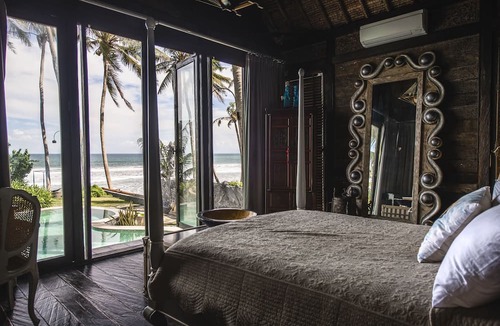 Kerambitan Villa | Absolute Beachfront Romantic Villa Laut