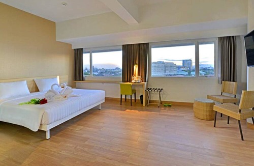 Makassar Hotel | Whiz Prime Hotel Hasanuddin Makassar