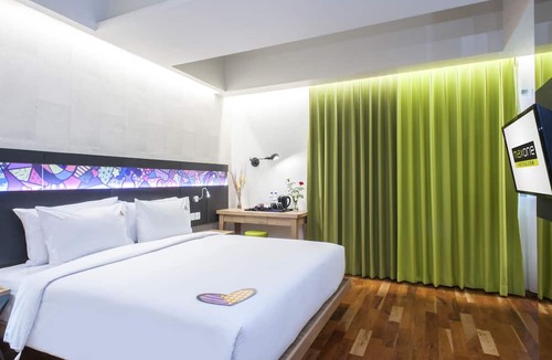 Gubeng Hotel | MaxOneHotels at Dharmahusada - Surabaya