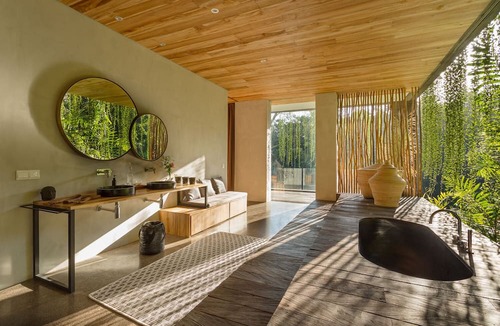 Kediri Villa | Peaceful river and jungle views, 6 bedrooms, close to beaches.