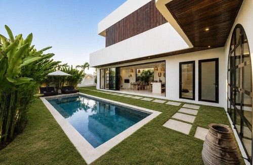 Uluwatu Villa | Large 3 Bedroom Villa in Prime Uluwatu with Pool and Free Airport Pickup