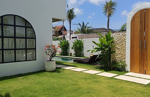Uluwatu Villa | Large 3 Bedroom Villa in Prime Uluwatu with Pool and Free Airport Pickup