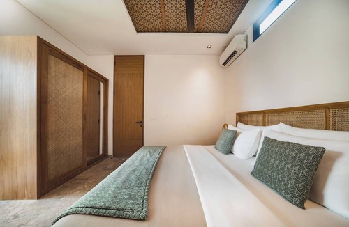 Dewi Sri Hotel | Romantic 3 Bedroom Villa Legian