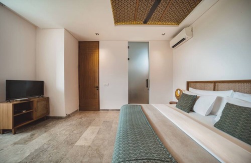 Dewi Sri Hotel | Romantic 3 Bedroom Villa Legian