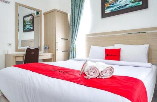 Genitri Hotel | RedDoorz near Araya Family Club House