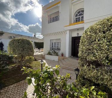 La Soukra Villa | Charming 600sqm villa with a large garden pool