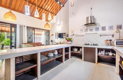 Sengkidu Villa | VILLA Surya 3 rooms , waterpool, near the ocean