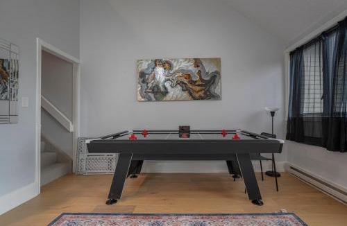 Huntsville Apartment | Huntsville Lakeview Retreat with Jacuzzi & Games
