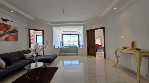 Beni Khiar Villa | Villa with 2 pools, 2 lounges, and 6 suites on the beach