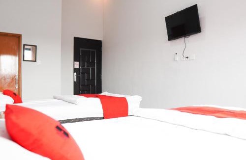 Nganjuk Hotel | RedDoorz Plus Syariah at Umyas Hotel near Terminal Anjuk Ladang Nganjuk