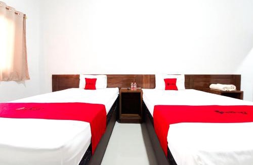 Nganjuk Hotel | RedDoorz Plus Syariah at Umyas Hotel near Terminal Anjuk Ladang Nganjuk