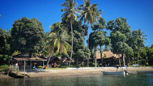 Pulau Unauna Resort | Pristine Paradise Dive Resort - Togean Islands, Una Una