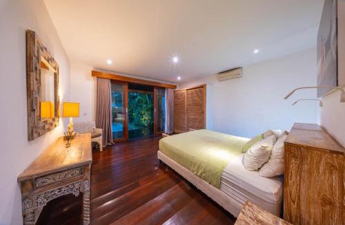 Padonan Villa | Lovely Canggu 4BR Private Pool Villa with Sundeck! 10mins Ride to Beach