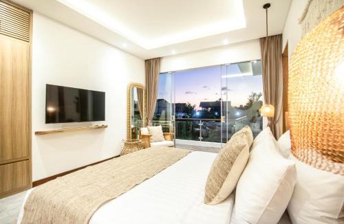 Berawa Villa | Coastal Elegance 4BR Villa, 400m to Finns,
