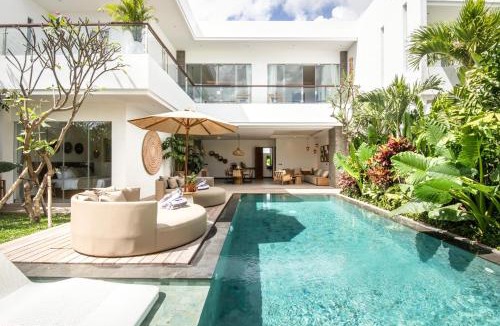 Berawa Villa | Coastal Elegance 4BR Villa, 400m to Finns,