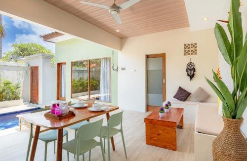 Padonan Villa | KIKI VILLAGE BATHTUB AND LIVING ROOM