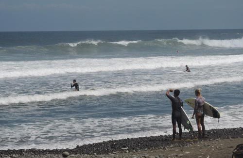 Mendoyo House | Ayolah Surf camp surf stay