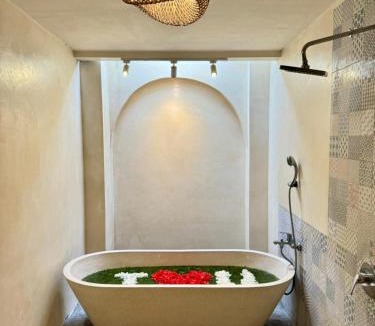 Pererenan Bed & Breakfast | La Pan Nam Exotic Villas and Spa