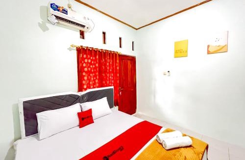 Nganjuk Hotel | RedDoorz Syariah near RS Bhayangkara Nganjuk