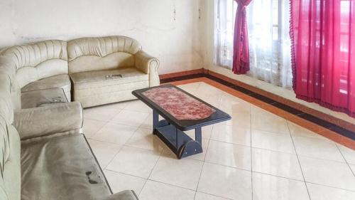 Plaosan Hotel | Villa Al Barokah Syariah Family Mitra RedDoorz near Sarangan Lake