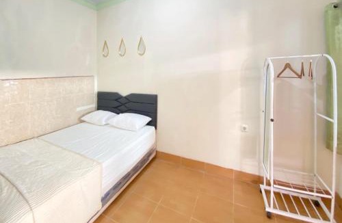 Nganjuk Hotel | Adipura Guesthouse Syariah Mitra RedDoorz near Terminal Nganjuk