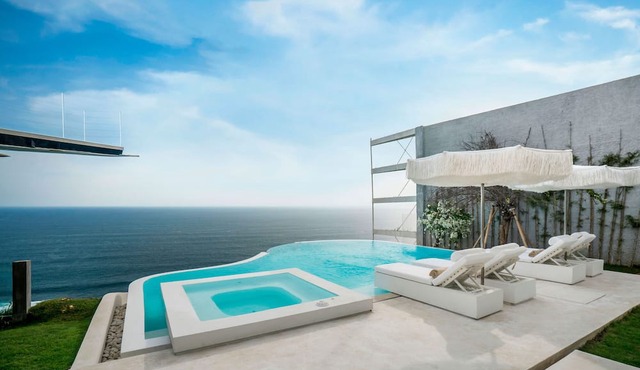 Private Jet Villa