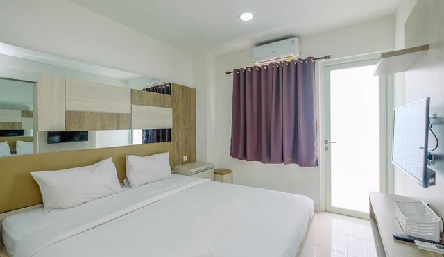 Homey And Comfy 2Br Sentul Tower Apartment in Citaringgul