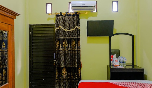 OYO 1784 Hj. Aniek Residence