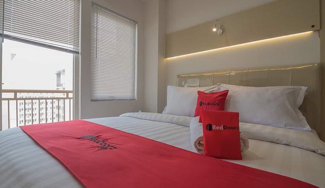 RedDoorz Apartment @ Sentul Tower in Citaringgul