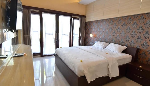Paradise Palm Beach Bungalows and Dive Center