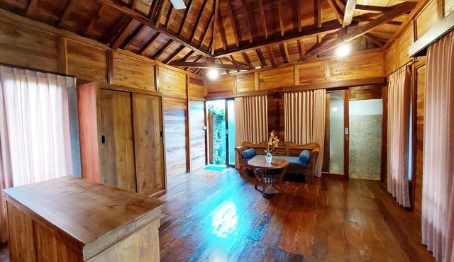 Shivananda Antique Villas by EPS