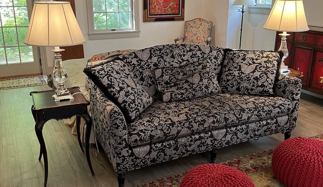 Luxurious private stand-alone flat on a large property in Port Perry