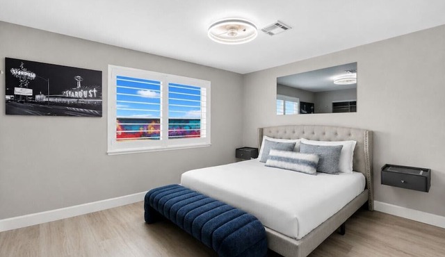 Upgraded King Beds Pool BBQ Near Strip in Las Vegas