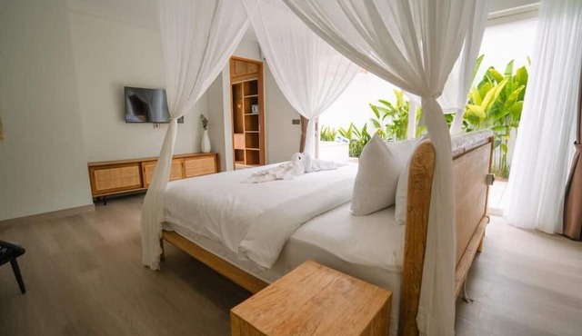 Nyuh Lengkong Beachfront Villa