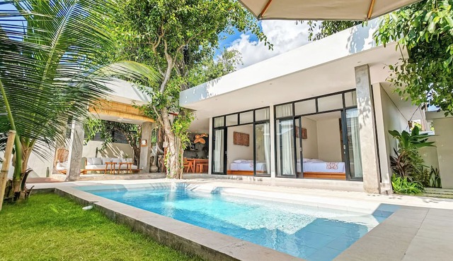 Charming Balangan Uluwatu Villa: 2-Bedroom with Lush Garden, 300m from the Beach