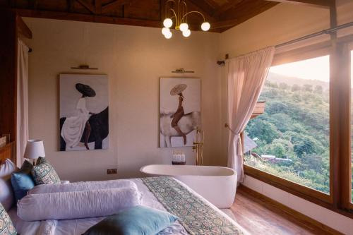 Villa Layan Hillside Residency with views and infinity pool in Amed