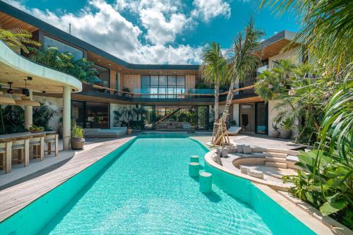Casa Alyce - Masterpiece 5BR Tropical Dream Villa in Umalas