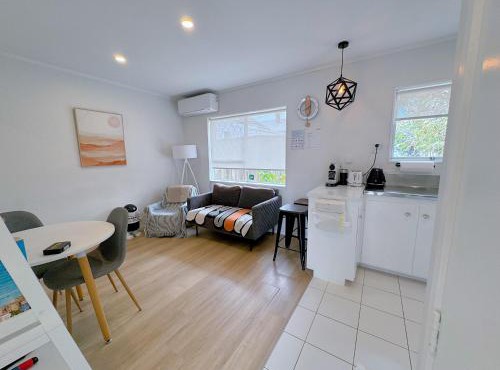 Bright Eden Park two bed townhouse private parking in Auckland