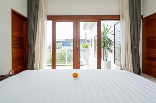 Villa Solaluna - Luxury 3BR with Pool near Nyanyi Beach & Luna Beach Club
